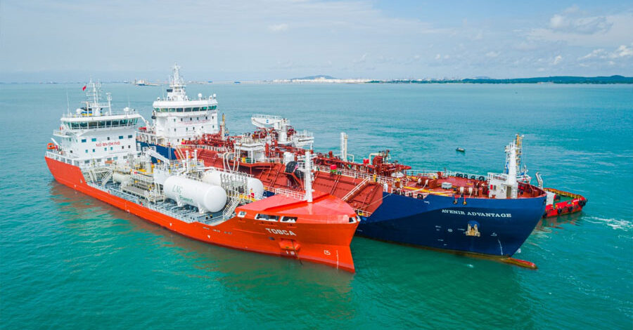 GEFO’s newbuild product tanker MT Tosca conducted its first LNG ship-to-ship bunkering operation in Malaysia